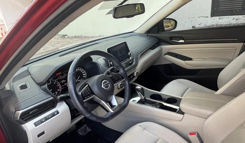 
								Used Nissan Altima full									