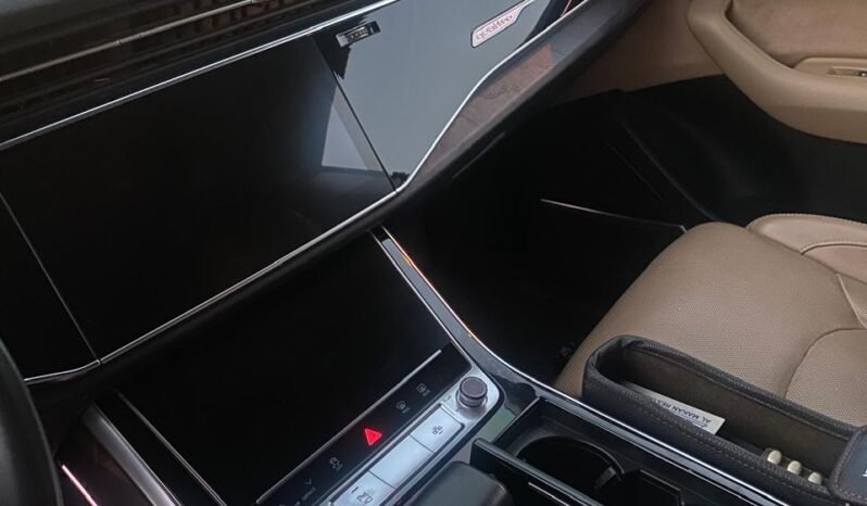 
								Certified Used 2019 Audi Q8 full									