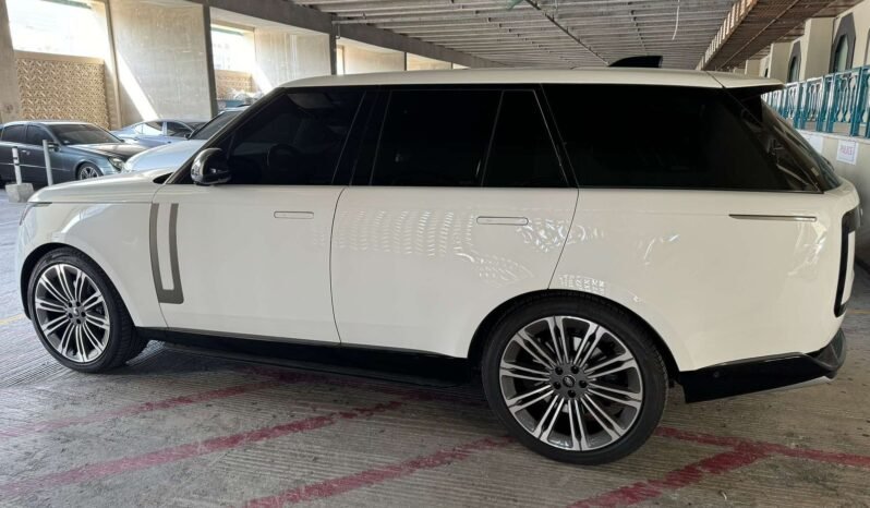 
								Used 2023 Land Rover Range Rover full									